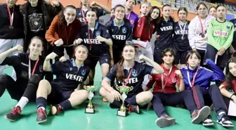Trabzonspor Kadın Futbol Takımı Altyapısındaki Genç Futbolcu Mikrocerrahi Operasyonla Kurtuldu