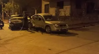 Uşak'ın Karahallı ilçesinde iki otomobil çarpıştı: 8 yaralı