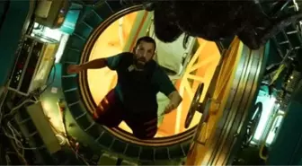 Netflix, Adam Sandler'in Başrolünde Olduğu Yeni Bilim Kurgu Filmi Spaceman'in İlk Fragmanını Paylaştı