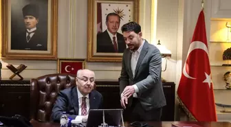 Adana Valisi Yavuz Selim Köşger, Anadolu Ajansı'nın 'Yılın Kareleri' oylamasına katıldı
