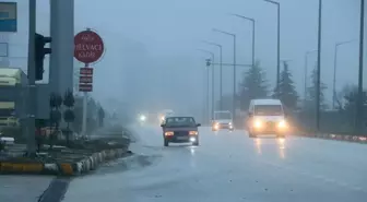 Afyonkarahisar'da sis nedeniyle görüş mesafesi düştü