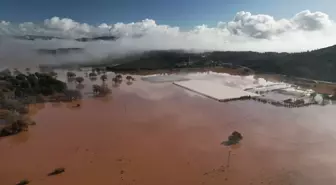 Kaş'ta Sağanak Yağış Sonucu Su Baskınları