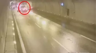 İzmir otobanında TIR ile otomobilin çarpıştığı zincirleme kaza meydana geldi