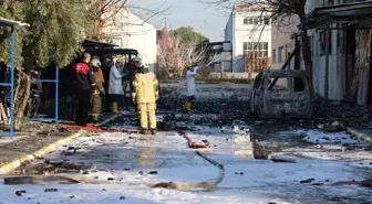 İzmir'de Kozmetik Deposunda Yangın: 1 Ölü, 3 Yaralı