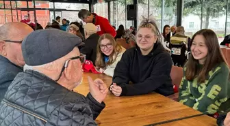 Bolu Atatürk Anadolu Lisesi Öğrencileri Huzurevlerindeki Vatandaşların Doğum Gününü Kutladı