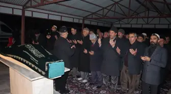 Sultanbeyli'de yangında hayatını kaybeden işçinin cenazesi Iğdır'da defnedildi