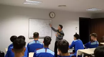 Trabzonspor Özkan Sümer Futbol Akademisi Genç Futbolcuları Geleceğe Hazırlıyor