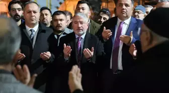 AK Parti'nin Çorum Belediye Başkan Adayı Halil İbrahim Aşgın, Kalabalık Bir Grup Tarafından Karşılandı