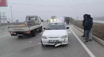 Amasya Merzifon'da 3 araçlı trafik kazasında 2 kişi yaralandı