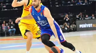 Anadolu Efes, Barcelona'yı farklı mağlup etti