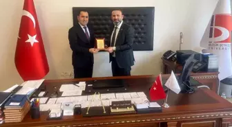 Bilecik Aile ve Sosyal Hizmetler İl Müdürü Üniversite Genel Sekreterine Teşekkür Plaketi Takdim Etti