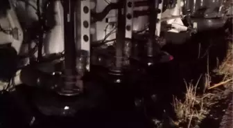 Çorum'da Devrilen Akaryakıt Tankeri Nedeniyle Kapanan Yol Trafiğe Açıldı