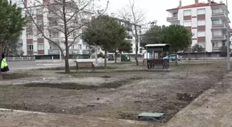 Edremit Belediyesi Yeşil Alan ve Park Çalışmalarına Devam Ediyor