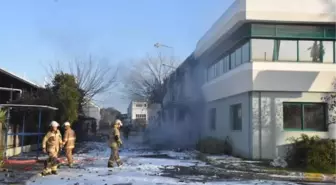 İzmir'deki Parfüm Fabrikasında Yangın: 1 İşçi Hayatını Kaybetti, 2 İşçi Yaralı