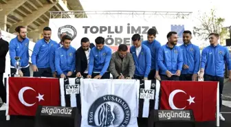 Kuşadasıspor, 8 futbolcu ve 2 genç oyuncu için imza töreni düzenledi