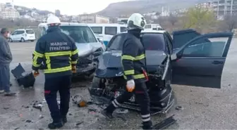Mardin'de otomobil ile hafif ticari araç çarpıştı: 4 yaralı