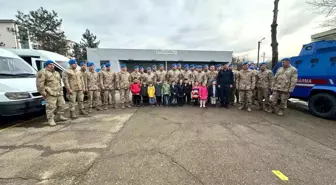 Düzce'de minik öğrenciler Jandarma Karakolunu ziyaret etti