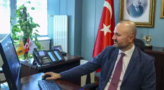 PTT Genel Müdürü Hakan Gülten, 2023'e damga vuran fotoğraflara oy verdi
