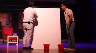 NEVÜ, Fatih Topçuoğlu'nun yönettiği 'Sanat' adlı tiyatro oyununu sahneledi