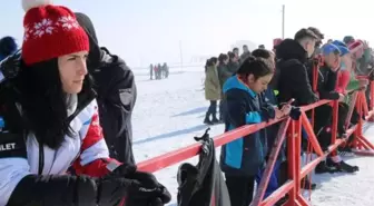 Yüksekova'da düzenlenen kayaklı koşu yarışları başladı