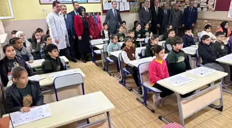 Adana'da Şehit Avukat Mehmet Özel İlkokulu'nda Karne Töreni Düzenlendi