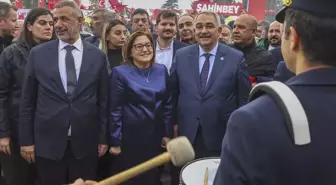 AK Parti Gaziantep Büyükşehir Belediye Başkan adayı Şahin, kentte coşkuyla karşılandı