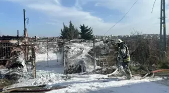 Arnavutköy'de Plastik Üretimi Yapılan Atölyede Yangın Çıktı