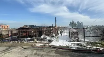 Arnavutköy'de Plastik Üretimi Yapılan Atölyede Çıkan Yangın Söndürüldü
