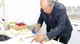 Emekli Harita Teknikeri Köyünde Ahşap Oyuncak Yaparak Köyün İhtiyaçlarını Karşılıyor