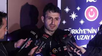 Selçuk Bayraktar, Türk astronotun yolculuğunu takip etmek için Taksim Meydanı'na geldi