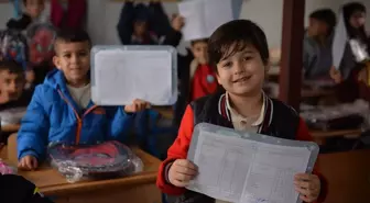 6 Şubat depremlerinin ardından öğrenciler karnelerini aldı