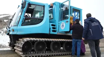 Erzurum'da kar ve tipi nedeniyle mahsur kalan öğrencilere yardım