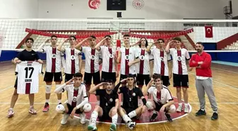 Gölcük Belediyespor Genç Erkek Voleybol Takımı Şampiyon Oldu