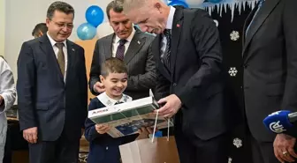 İstanbul'da Öğrenciler Karnelerini Aldı