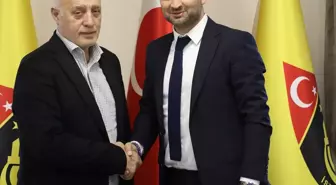 İstanbulspor, Hakan Yakın'la yollarını ayırdı ve Osman Zeki Korkmaz'ı göreve getirdi