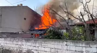 İzmir Aliağa'da Müstakil Evde Yangın Çıktı