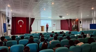 Eskişehir'de 925 öğrenciye terörle mücadele konferansları verildi
