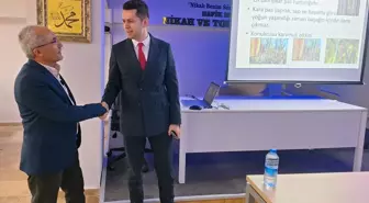 Sivas'ın Hafik ilçesinde çiftçilere buğdayda pas hastalığı ve patates yetiştiriciliği konusunda bilgilendirme toplantısı düzenlendi