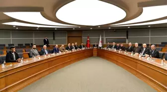 Tarım ve Orman Bakanı İbrahim Yumaklı, TÜDKİYEB Genel Başkanı Nihat Çelik ve Yönetim Kurulu Üyelerini Kabul Etti
