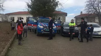 Çorum'un Uğurludağ ilçesinde öğrenciler karne alarak tatilin keyfini çıkarıyor