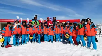 Vanlı kayakçılar Erzincan'da yapılan yarışmada 3 madalya kazandı