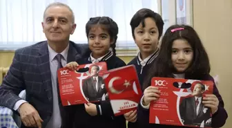 Yalova'da Öğrenciler Karnelerini Aldı