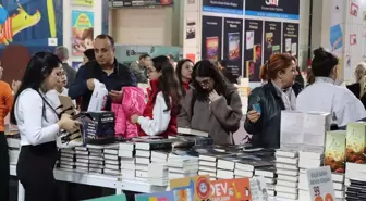Adana'da açılan Çukurova 16. Kitap Fuarı devam ediyor
