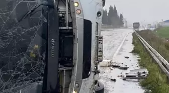 Balıkesir Gönen'de Aşırı Yağış Sebebiyle Servis Minibüsü Devrildi