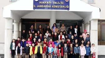 Hakkari İl Jandarma Komutanlığı Öğrencilere Sinema Etkinliği Düzenledi