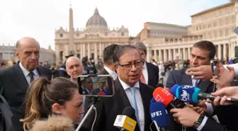 Kolombiya Cumhurbaşkanı Petro, Papa Franciscus ile görüştü