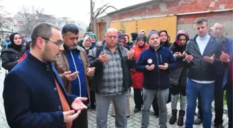Sevgilisi tarafından öldürülen genç kadın gözyaşlarıyla toprağa verildi