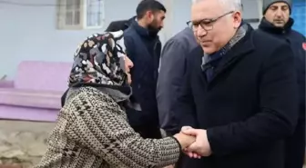 Vali Şimşek, Gürün'deki deprem bölgesinde incelemelerde bulundu
