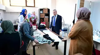 Yeşilyurt Belediyesi Filistinli Savaş Mağdurları İçin Hazır Giyim Kursları Düzenliyor