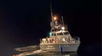 Türk Sahil Güvenlik, Yunan unsurlarınca batırılmaya çalışılan lastik bottaki 30 kaçak göçmeni kurtardı